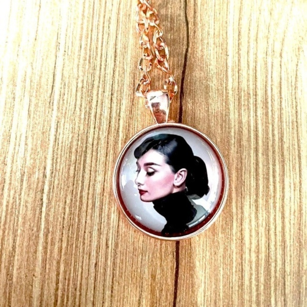 Audrey Hepburn Rose Gold Colour Necklace, NWT